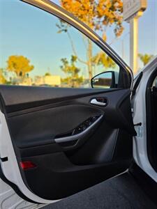 2014 Ford Focus Titanium With Backup Camera - Photo 13 - Lawndale, CA 90260