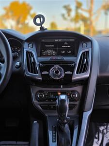 2014 Ford Focus Titanium With Backup Camera - Photo 26 - Lawndale, CA 90260