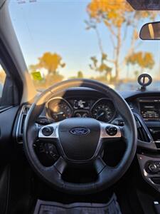 2014 Ford Focus Titanium With Backup Camera - Photo 29 - Lawndale, CA 90260