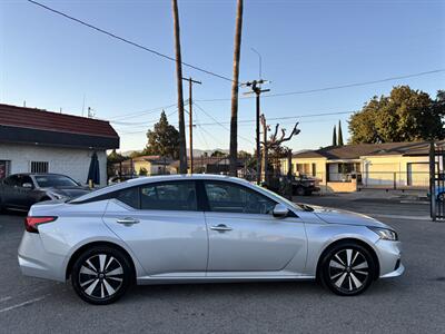 2022 Nissan Altima 2.5 SV - Photo 8 - Arleta, CA 91331