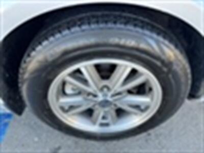 2005 Ford Mustang V6 Deluxe - Photo 12 - Arleta, CA 91331