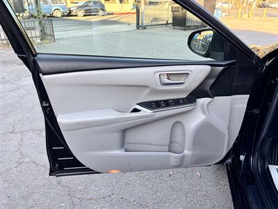 2015 Toyota Camry SE - Photo 14 - Arleta, CA 91331