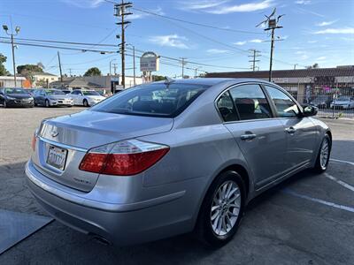 2011 Hyundai Genesis 3.8 Premium - Photo 7 - Arleta, CA 91331