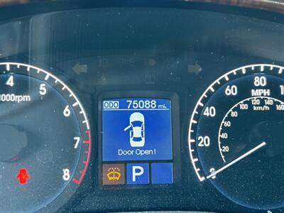 2011 Hyundai Genesis 3.8 Premium - Photo 17 - Arleta, CA 91331