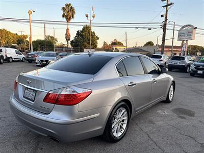 2011 Hyundai Genesis 3.8 Premium - Photo 24 - Arleta, CA 91331