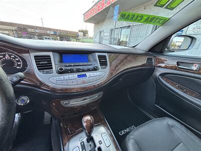 2011 Hyundai Genesis 3.8 Premium - Photo 15 - Arleta, CA 91331