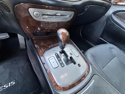 2011 Hyundai Genesis 3.8 Premium - Photo 16 - Arleta, CA 91331