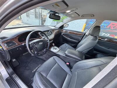 2011 Hyundai Genesis 3.8 Premium - Photo 10 - Arleta, CA 91331