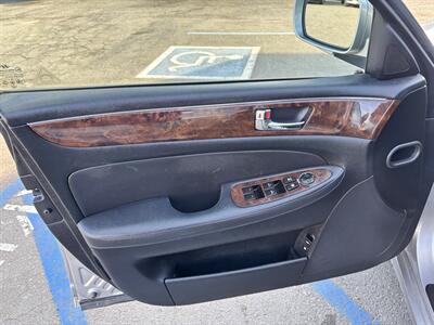 2011 Hyundai Genesis 3.8 Premium - Photo 11 - Arleta, CA 91331
