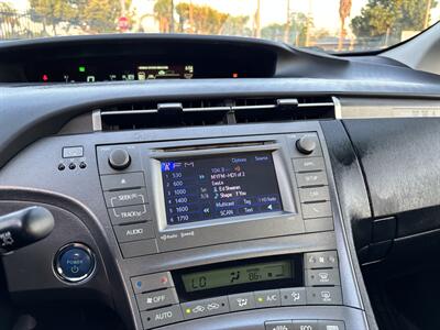 2014 Toyota Prius Plug-in Hybrid Advanced - Photo 16 - Arleta, CA 91331