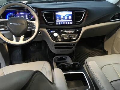 2020 Chrysler Pacifica Limited - Photo 10 - Santa Ana, CA 92704