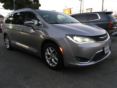 2020 Chrysler Pacifica Limited - Photo 2 - Santa Ana, CA 92704