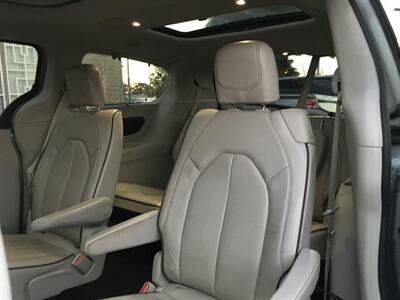 2020 Chrysler Pacifica Limited - Photo 9 - Santa Ana, CA 92704