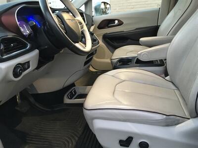 2020 Chrysler Pacifica Limited - Photo 8 - Santa Ana, CA 92704