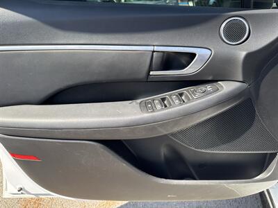 2021 Hyundai SONATA SEL - Photo 9 - Santa Ana, CA 92704