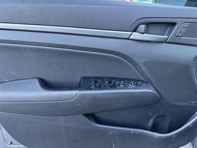 2017 Hyundai ELANTRA Limited - Photo 14 - Santa Ana, CA 92704