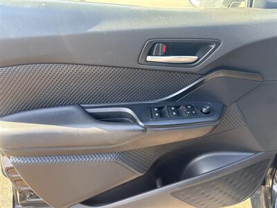 2019 Toyota C-HR LE - Photo 11 - Santa Ana, CA 92704