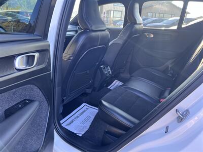 2022 Volvo XC40 T5 R-Design   - Photo 12 - Coal Township, PA 17866
