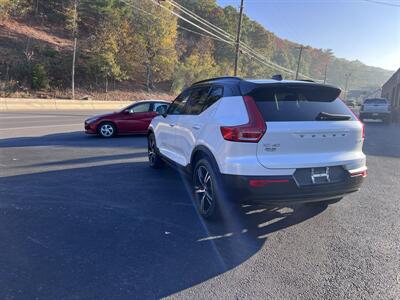 2022 Volvo XC40 T5 R-Design   - Photo 4 - Coal Township, PA 17866