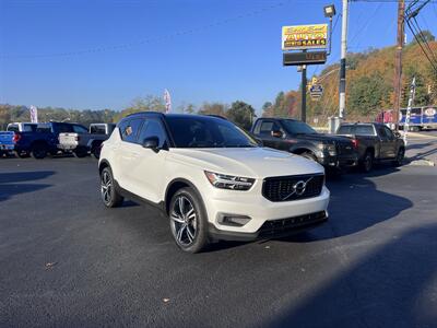 2022 Volvo XC40 T5 R-Design   - Photo 1 - Coal Township, PA 17866