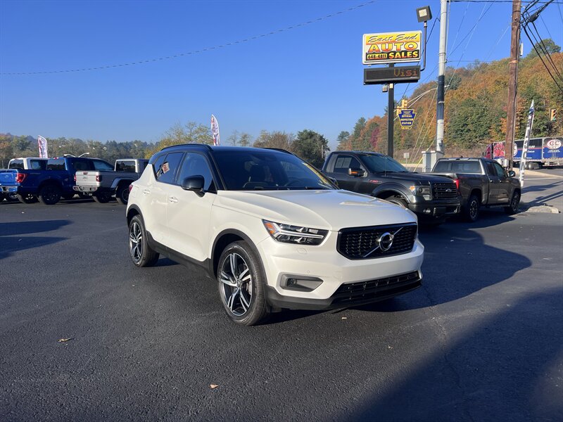 2022 Volvo XC40 T5 R-Design   - Photo 1 - Coal Township, PA 17866