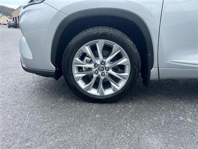 2020 Toyota Highlander Limited   - Photo 8 - Coal Township, PA 17866