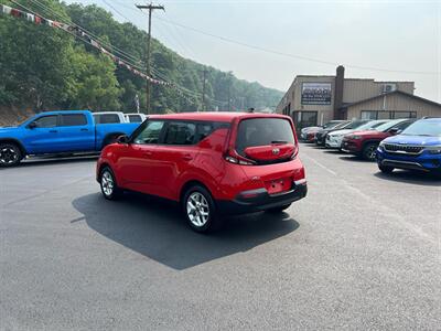 2020 Kia Soul LX - Photo 4 - Coal Township, PA 17866