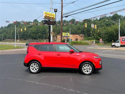 2020 Kia Soul LX - Photo 2 - Coal Township, PA 17866