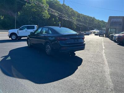 2024 Volkswagen Jetta SE   - Photo 4 - Coal Township, PA 17866