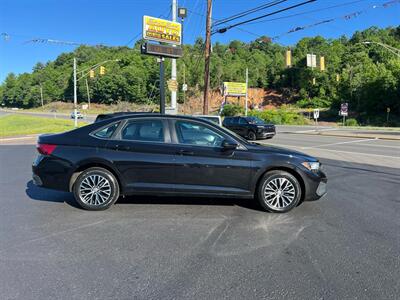 2024 Volkswagen Jetta SE   - Photo 2 - Coal Township, PA 17866