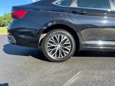 2024 Volkswagen Jetta SE   - Photo 9 - Coal Township, PA 17866