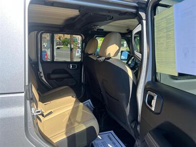 2021 Jeep Gladiator Overland   - Photo 10 - Coal Township, PA 17866