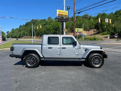 2021 Jeep Gladiator Overland   - Photo 3 - Coal Township, PA 17866