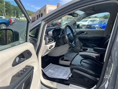 2023 Chrysler Pacifica Touring L - Photo 7 - Coal Township, PA 17866