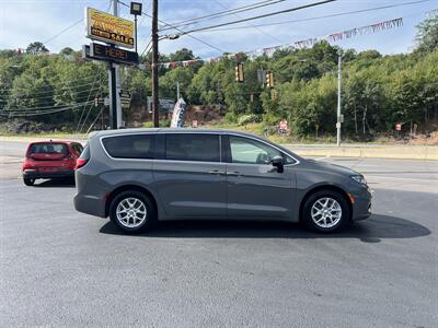 2023 Chrysler Pacifica Touring L - Photo 2 - Coal Township, PA 17866