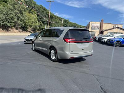 2023 Chrysler Pacifica Touring L - Photo 4 - Coal Township, PA 17866