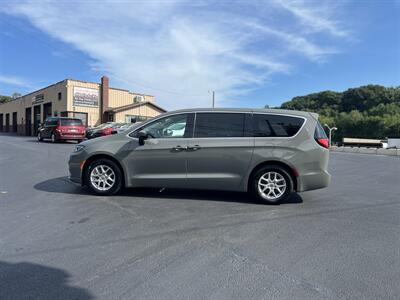2023 Chrysler Pacifica Touring L - Photo 5 - Coal Township, PA 17866