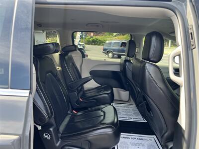 2023 Chrysler Pacifica Touring L - Photo 12 - Coal Township, PA 17866