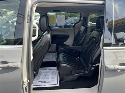 2023 Chrysler Pacifica Touring L - Photo 8 - Coal Township, PA 17866