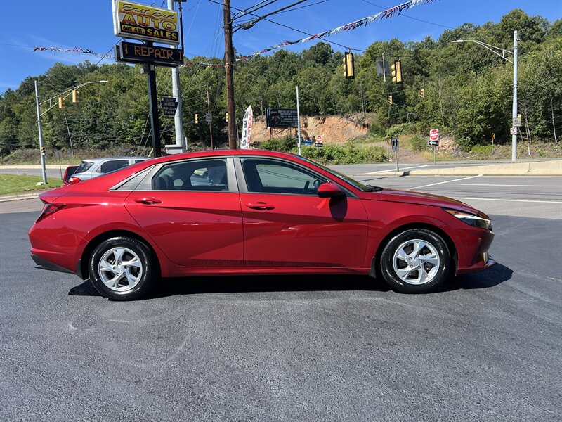2022 Hyundai ELANTRA SE  
