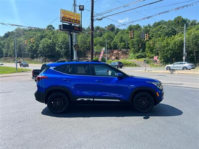 2022 Kia Seltos Nightfall   - Photo 2 - Coal Township, PA 17866
