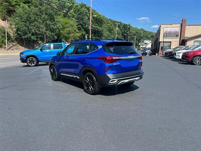 2022 Kia Seltos Nightfall   - Photo 4 - Coal Township, PA 17866