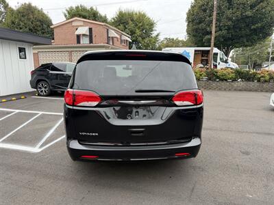 2022 Chrysler Voyager LX - Photo 3 - Maiden, NC 28650