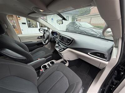 2022 Chrysler Voyager LX - Photo 6 - Maiden, NC 28650