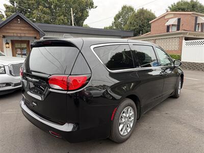2022 Chrysler Voyager LX - Photo 4 - Maiden, NC 28650