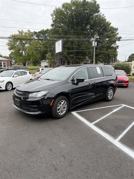 2022 Chrysler Voyager LX   - Photo 1 - Maiden, NC 28650