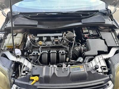 2012 Ford Focus SE   - Photo 5 - Andrews, TX 79714