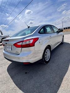 2012 Ford Focus SE   - Photo 15 - Andrews, TX 79714