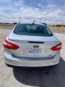 2012 Ford Focus SE   - Photo 17 - Andrews, TX 79714