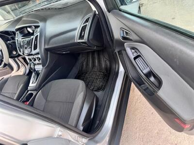 2012 Ford Focus SE   - Photo 2 - Andrews, TX 79714